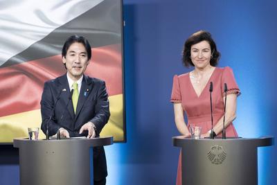 Dorothee B?r, Bundesministerin, Minoru Kiuchi, japanischer Staatsminister-stock-foto