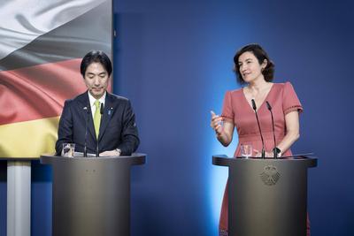 Dorothee B?r, Bundesministerin, Minoru Kiuchi, japanischer Staatsminister-stock-foto