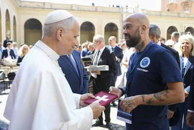 ITALY -   POPE LEO XIV  LEADS AN AUDIENCE ON THE INETRENATIONAL DAY AGAINST DRUG ABUSE AND ILLICIT TRAFFICKING IN SAN DAMASO COURTYARD IN  THE VATICAN   - 2025/6/26-stock-foto