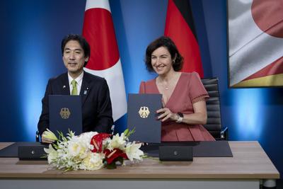 Dorothee B?r, Bundesministerin, Minoru Kiuchi, japanischer Staatsminister-stock-foto