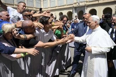 ITALY -   POPE LEO XIV  LEADS AN AUDIENCE ON THE INETRENATIONAL DAY AGAINST DRUG ABUSE AND ILLICIT TRAFFICKING IN SAN DAMASO COURTYARD IN  THE VATICAN   - 2025/6/26-stock-foto