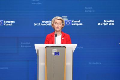 Br?ssel, Belgien, 27.06.2025: Europa-Geb?ude: Europ?ischer Rat: EU-Kommissionspr?sidentin Ursula von der Leyen auf einer-stock-photo