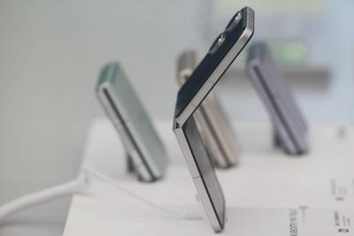 Xiaomi MIX Flip 2 Foldable Phone-stock-foto