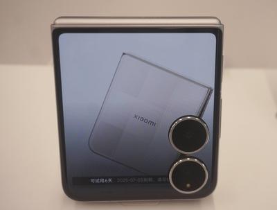 Xiaomi MIX Flip 2 Foldable Phone-stock-foto