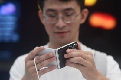 Xiaomi MIX Flip 2 Foldable Phone-stock-foto