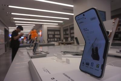 Xiaomi MIX Flip 2 Foldable Phone-stock-foto