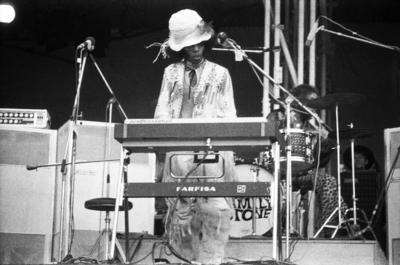 The group Sly and the Family Stone during the famous Isle of Wight festival in 1970, it is estimated that between 600 an-stock-foto
