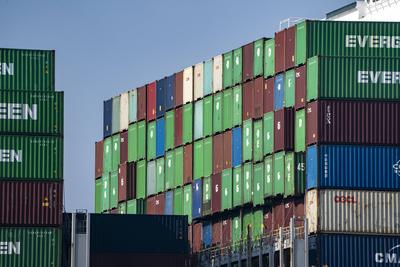 Einlauf eines der mit 400 Meter L?nge weltweit gr??ten Containerschiffe der Welt EVERGREEN Ever Glory IMO 9786839 MMSI 6-stock-foto