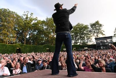Alan Parsons Live Project am 16 06 2019 im Stadtpark in Hamburg Todd Cooper steht am 16 06 2019 im S-stock-foto