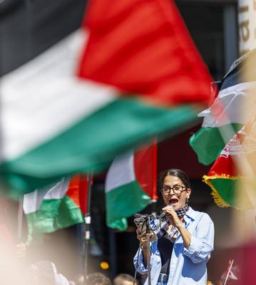 Demonstration Wien: " Gro?demo f?r Gaza: Die ?sterreichische Regierung muss jetzt handeln! " // Demonstration Vienna: "Mass Demonstration for Gaza: The Austrian Government Must Act Now!"-stock-photo