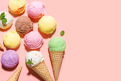 Eisl?ffel mit verschiedenen Aromen-stock-foto