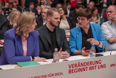 SPD-Bundesparteitag - Bas, Kl?ssendorf und Esken-stock-foto