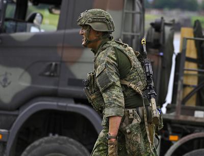 Beim Grand Crossing 2025 sind Soldatinnen und Soldaten aus Deutschland,Gro?britanien,Italien und den Niederlanden im Ein-stock-foto