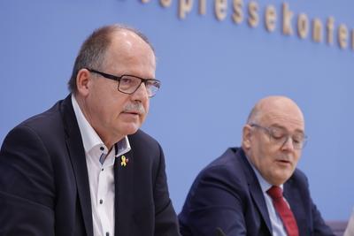 Stefan K?rzell, Mitglied des Gesch?ftsf?hrenden Bundesvorstands des Deutschen Gewerkschaftsbundes (DGB), Steffen Kampete-stock-foto