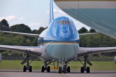 Ankunft einer zweiten Boeing VC 25A auf dem Flughafen Hamburg Fuhlsb?ttel Im Vordergrund rechts di-stock-photo