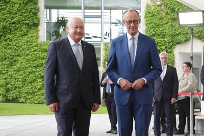 Bundeskanzler Merz empfaengt den Oesterreichischen Bundeskanzler Stocker-stock-foto