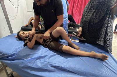 Palestinian casualties are brought to Al-Awda Hospital, following what the Gaza Health Ministry-stock-foto