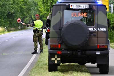 Beim Grand Crossing 2025 sind Soldatinnen und Soldaten aus Deutschland,Gro?britanien,Italien und den Niederlanden im Ein-stock-foto