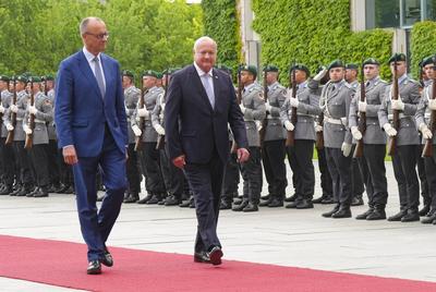 Bundeskanzler Merz empfaengt den Oesterreichischen Bundeskanzler Stocker-stock-foto
