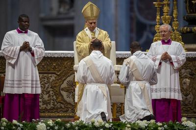 ITALY -   POPE LEO XIV  LEADS A ,ASS WITH PRIESTLY ORDINATIONS INSIDE THE ST PETER'S BASILICA AT THE VATICAN   - 2025/6/27-stock-foto