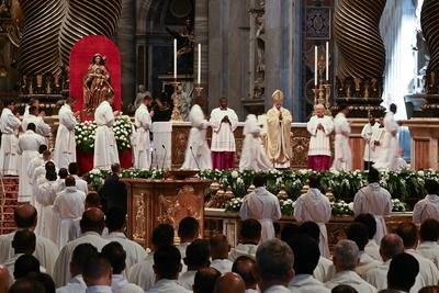 ITALY -   POPE LEO XIV  LEADS A ,ASS WITH PRIESTLY ORDINATIONS INSIDE THE ST PETER'S BASILICA AT THE VATICAN   - 2025/6/27-stock-foto