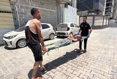 Palestinian casualties are brought to Al-Awda Hospital, following what the Gaza Health Ministry-stock-foto