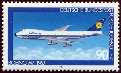 Briefmarke der Deutschen Bundespost ?ber 90 Pfennig aus dem Jahre 1980 - F?r die Jugend - Boeing 747 1969-stock-foto