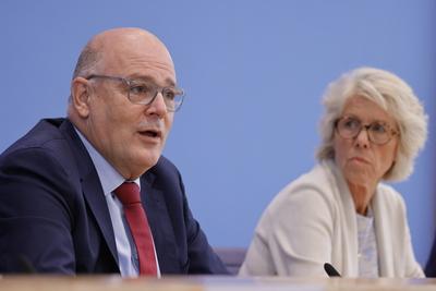 Steffen Kampeter, Hauptgesch?ftsf?hrer der Bundesvereinigung der Deutschen Arbeitgeberverb?nde (BDA), Christiane Sch?nef-stock-foto