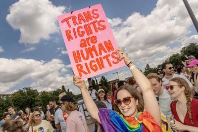 Trans Rights are Human Rights,, Schild beim CSD 2025, bunte Vielfalt bei der gro?en Politparade, M?nchen, 28. Juni 2025-stock-photo