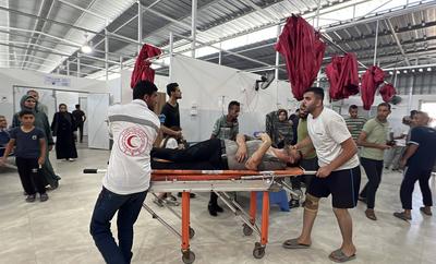 Palestinian casualties are brought to Al-Awda Hospital, following what the Gaza Health Ministry-stock-foto