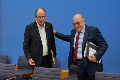 Mindestlohn soll in zwei Schritten auf 14,60 Euro pro Stunde steigen-stock-foto