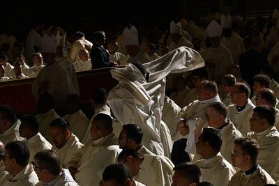 ITALY -   POPE LEO XIV  LEADS A ,ASS WITH PRIESTLY ORDINATIONS INSIDE THE ST PETER'S BASILICA AT THE VATICAN   - 2025/6/27-stock-foto