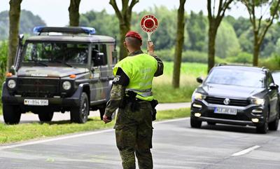 Beim Grand Crossing 2025 sind Soldatinnen und Soldaten aus Deutschland,Gro?britanien,Italien und den Niederlanden im Ein-stock-foto