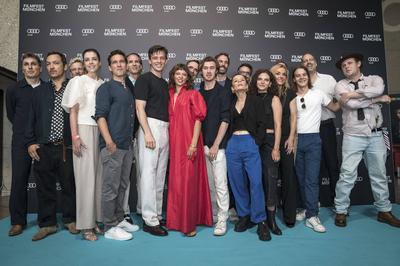 Jannis Niew?hner, Lilja van der Zwaag, Cast, Team-stock-photo