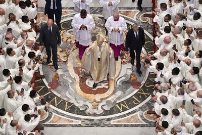 ITALY -   POPE LEO XIV  LEADS A ,ASS WITH PRIESTLY ORDINATIONS INSIDE THE ST PETER'S BASILICA AT THE VATICAN   - 2025/6/27-stock-foto