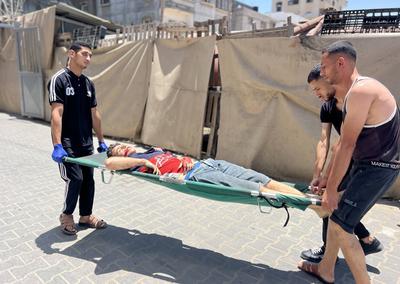 Palestinian casualties are brought to Al-Awda Hospital, following what the Gaza Health Ministry-stock-foto