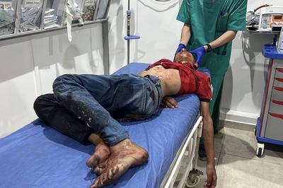 Palestinian casualties are brought to Al-Awda Hospital, following what the Gaza Health Ministry-stock-foto