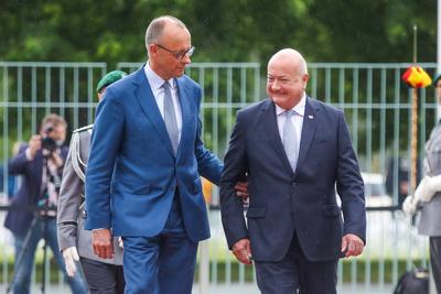 Bundeskanzler Merz empf?ngt den Oesterreichischen Bundeskanzler Stocker-stock-foto