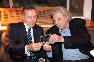 Mikis Theodorakis, 95. Geburtstag am 29. Juli Mikis Theodorakis ist ein griechischer Komponist, Schriftsteller und Polit-stock-foto