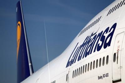 Ein Lufthansa Flugzeug der Marke Boeing 747-400 mit der Aufschrift Fufthansa , Symbolfoto, Symbolbild, Frankfurter Flug-stock-foto