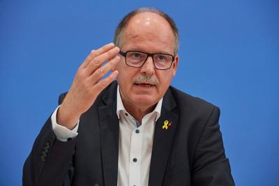 Mindestlohn soll in zwei Schritten auf 14,60 Euro pro Stunde steigen-stock-foto