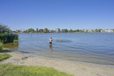 Badestelle neben dem Stadtbad Park Babelsberg, Tiefer See, Havel, Potsdam, Brandenburg, Deutschland *** Bathing area nex-stock-foto