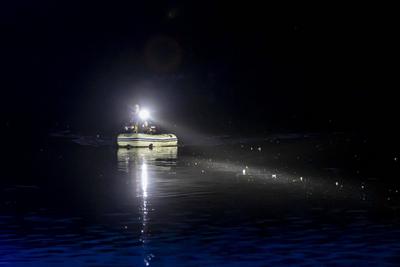 08.08.2020, Herne , Am Samstagabend ertrinkt ein Mann im Rhein-Herne-Kanal in Herne , die Feuerwehr findet den Mann , na-stock-photo