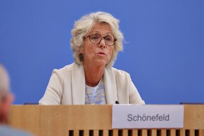 Berlin, Deutschland, 27.06.2025: Bundespressekonferenz: F?nfter Beschluss der Mindestlohnkommission zur Anpassung der H?-stock-foto