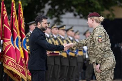 Ukrainian President, Volodymyr Zelenskyy, awards distinguished individuals the highest state awards-stock-foto
