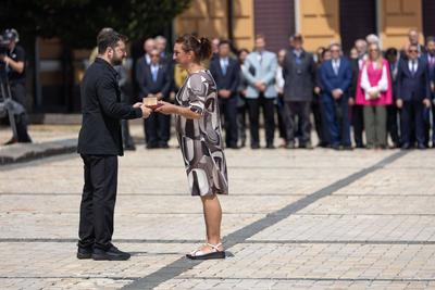 Ukrainian President, Volodymyr Zelenskyy, awards distinguished individuals the highest state awards-stock-foto