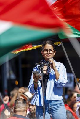 Demonstration Wien: " Gro?demo f?r Gaza: Die ?sterreichische Regierung muss jetzt handeln! " // Demonstration Vienna: "Mass Demonstration for Gaza: The Austrian Government Must Act Now!"-stock-photo