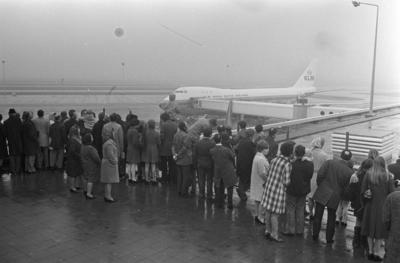 Anefo photo collection. First Jumbo Jet Boeing 747 B, KLM arrives at Schiphol; KLM-JUMBO JET. January 31, 1971 Copyright-stock-foto