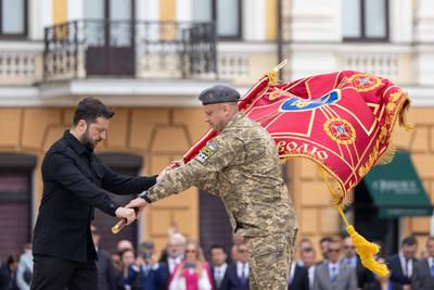 Ukrainian President, Volodymyr Zelenskyy, awards distinguished individuals the highest state awards-stock-foto