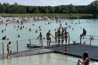 Wetterbild;Hochbetrieb am Riemer See (Buga See) in Muenchen im Stadtteil Messestadt Riem am 21.07.2024. Dichtgedraengt t-stock-foto
